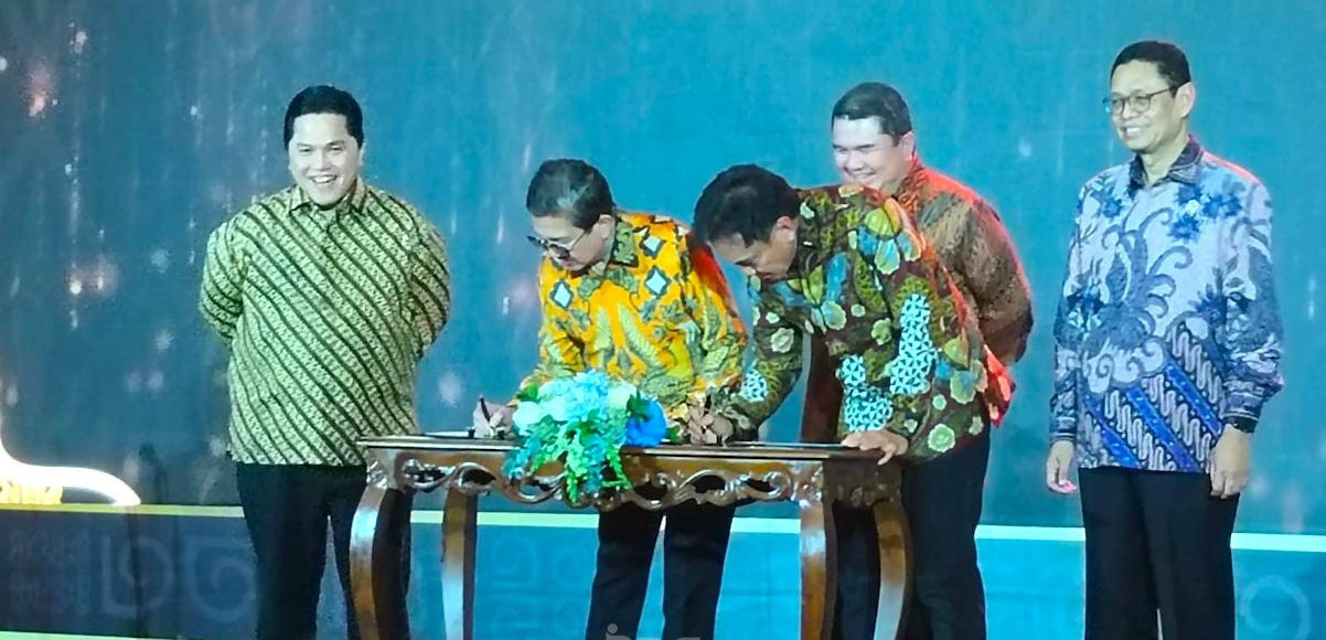 Freeport Indonesia Wujudkan Hilirisasi Emas: Kirim Pengiriman Perdana Emas Batangan ke ANTAM